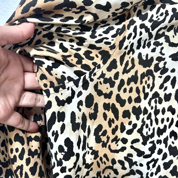 Chico's no iron leopard print Button Down Shirttail blouse  16/18-XL - Picture 6 of 10